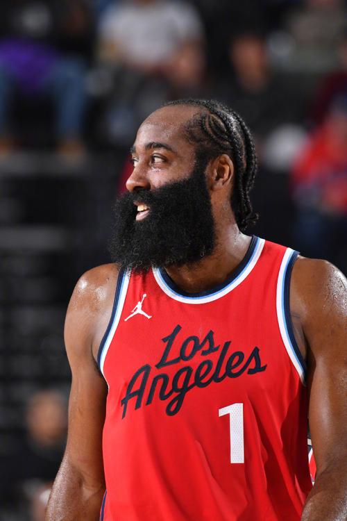 英媒：拜仁、尤文和巴黎有意免签科纳特，球员对各种选择持开放态度（英媒：拜仁、尤文与巴黎盯上科纳特免签，球员对去向持开放态度）