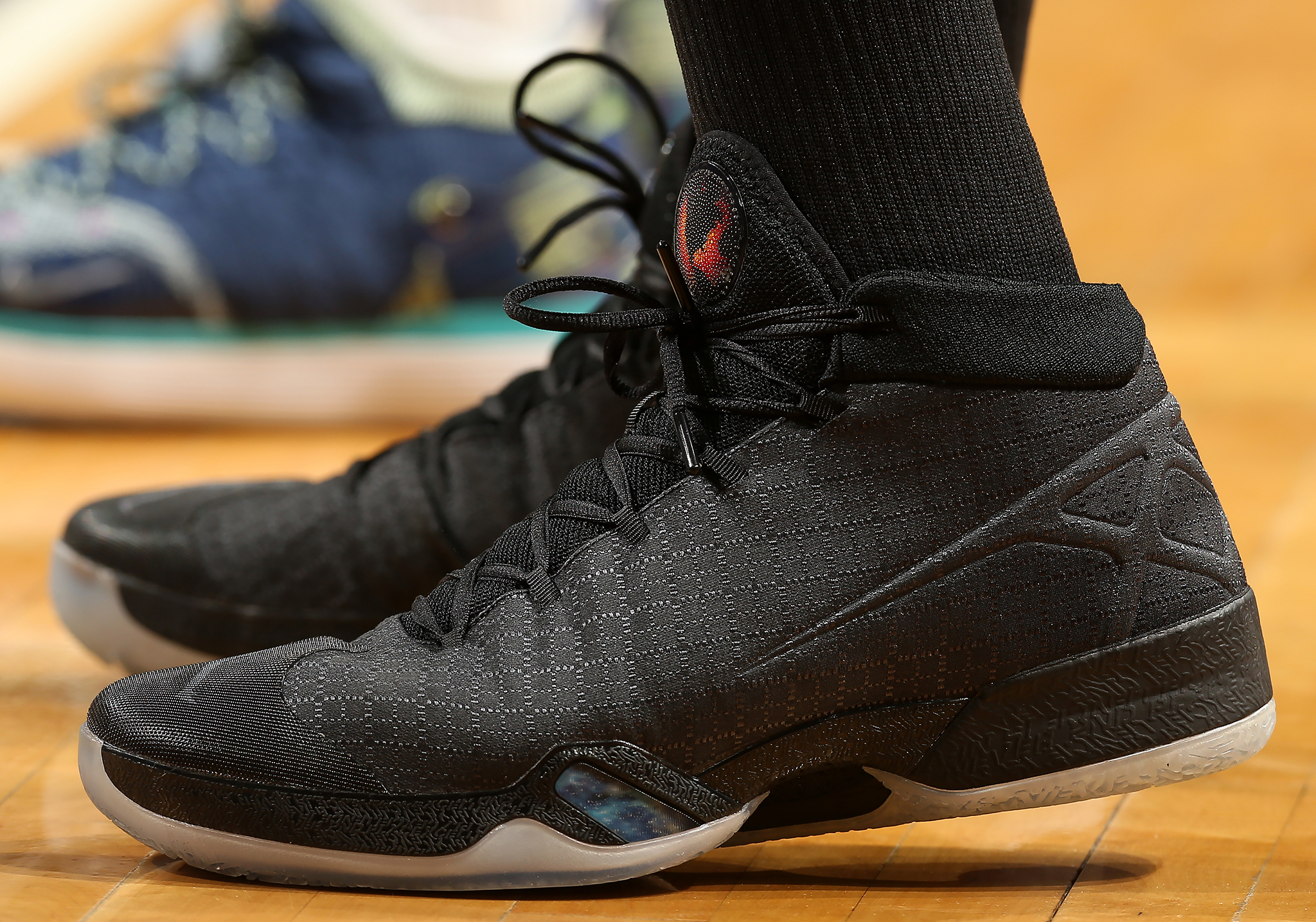 字母哥这时候的买房动作，真的让人浮想联翩啊！（字母哥此刻的置业操作，着实引人遐想）