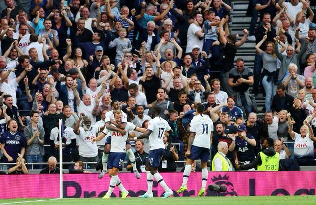 官方：孔蒂当选2025意足球盛典最佳教练，那不勒斯最佳俱乐部（官方确认：孔蒂获评2025年意大利足球盛典最佳教练，那不勒斯荣膺最佳俱乐部）