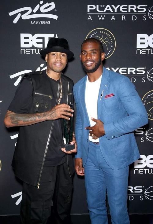 米兰冬奥会男子冰壶落选赛中国男队以7-2大胜新西兰队（米兰冬奥会男冰壶落选赛：中国队7比2大胜新西兰）