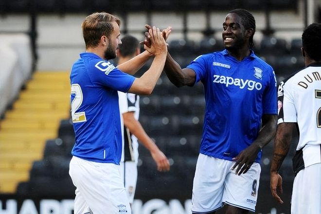 NBA：勇士主场击败灰熊 库里狂砍45分（库里轰45分，勇士主场力克灰熊）