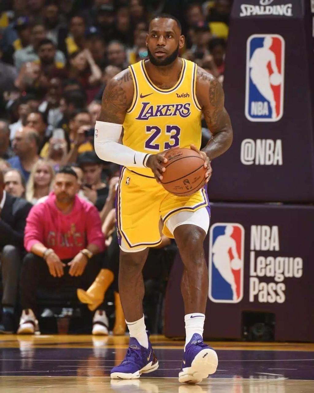 马卡：拉波尔塔愿尝试所有方式签小蜘蛛；马竞想与他涨薪续约（马卡报：拉波尔塔愿尽全力引进小蜘蛛，马竞欲与其加薪续约）