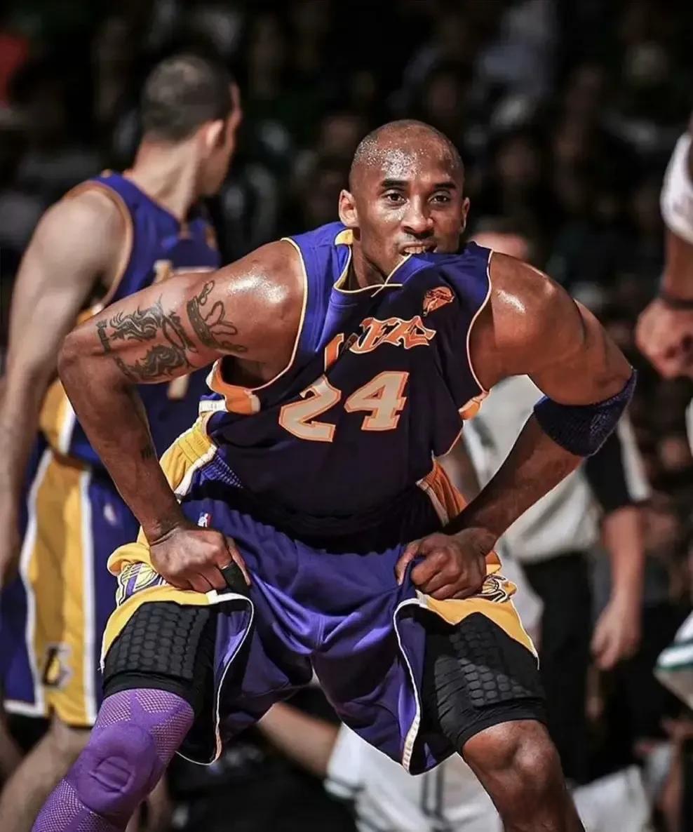 第21圈，诺里斯连过安东内利、塞恩斯、斯特罗尔、劳森，直接上到第4。（第21圈，诺里斯连超安东内利、塞恩斯、斯特罗尔与劳森，一举升至第4位）