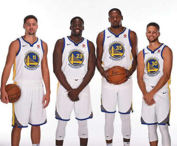 德转预热戴维身价：最高4500万欧不变，最低下跌至3000万欧（德转前瞻戴维身价：上限维持4500万欧，下限下调至3000万欧）