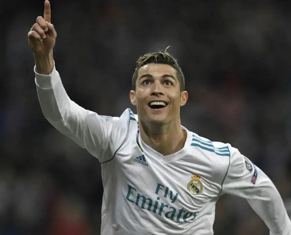 德甲半场：本塞拜尼建功，多特蒙德暂1-0弗赖堡（半场战报：本塞拜尼破门，多特蒙德暂以1-0领先弗赖堡）