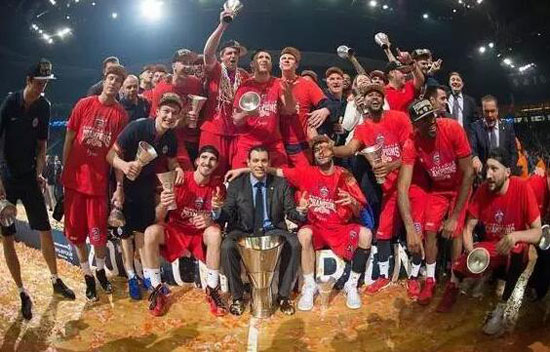 佛罗伦萨主帅：战平尤文提升士气；基恩踢出冠军球员级别表现（佛罗伦萨主帅：逼平尤文振奋全队，基恩展现冠军级水准）