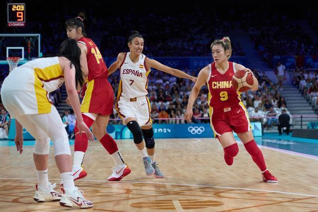 赫内斯：我希望穆勒未来回拜仁担任高管，他既聪明又受欢迎（赫内斯寄望穆勒未来回归拜仁任高管：兼具智慧与人气）