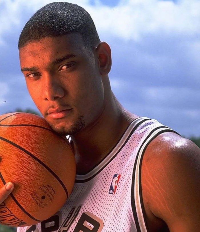 明日湖人战猛龙伤病：东契奇、巴雷特等5将缺席（湖人明日对阵猛龙伤情更新：东契奇、巴雷特等五人缺阵）