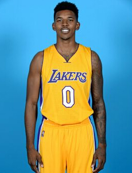 意媒：尤文关注里尔18岁中场布阿迪，若身价合理他们将会行动（意媒称尤文盯上里尔18岁中场布阿迪，若要价合适将出手）