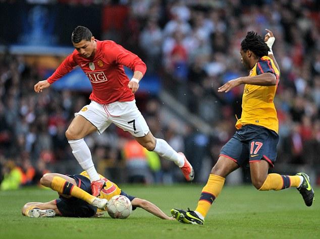 记者：曼联一月不打算买中场，已为明夏锁定多名引援目标（记者：曼联今冬无意引进中场，已圈定多名明夏引援人选）