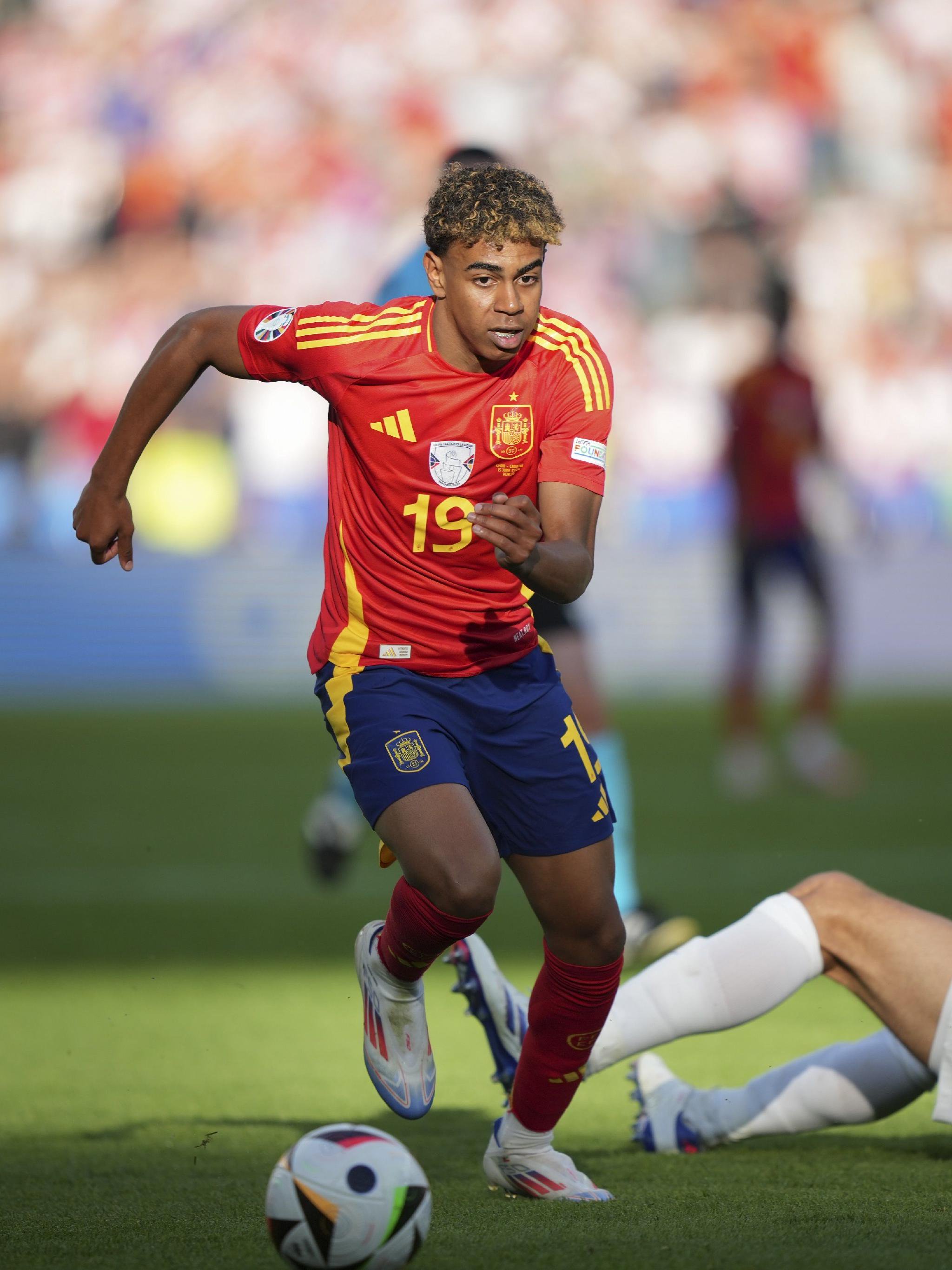 大连球迷给李昂留言寻求“信号”和“定心丸”，李昂点赞了（大连球迷向李昂留言求“信号”和“定心丸”，李昂已点赞）