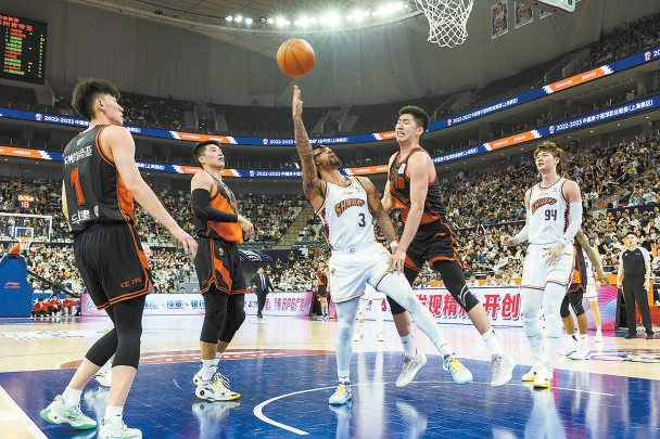 云南玉昆门将余鉴贤：希望下个赛季我能参加更多比赛（云南玉昆门将余鉴贤盼下赛季获得更多出场机会）