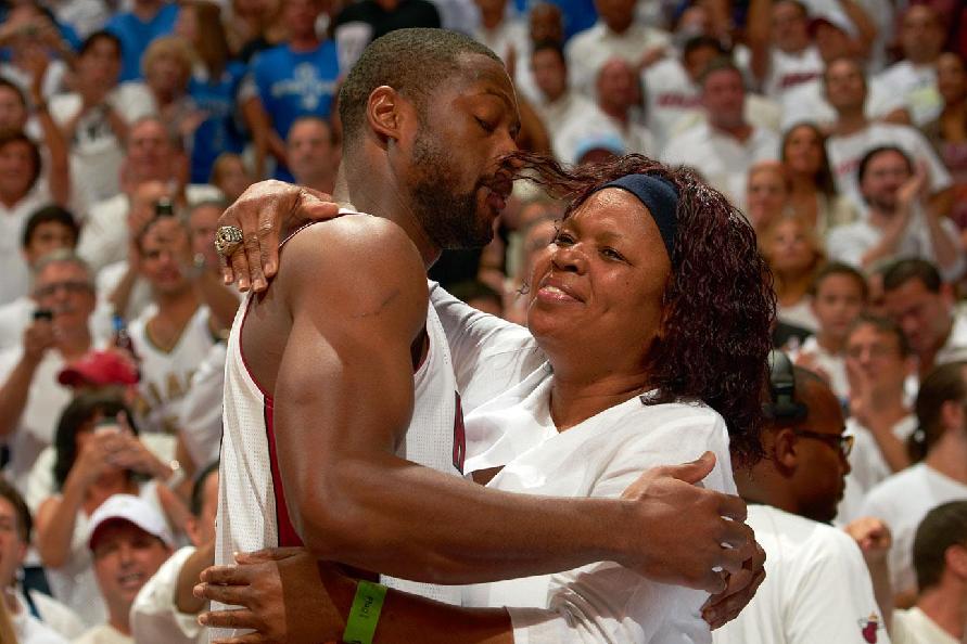 卡卢卢：在我们所处的环境里，无论输赢都没时间开心或是沮丧（卡卢卢：在这种环境下，胜败都没空高兴或沮丧）